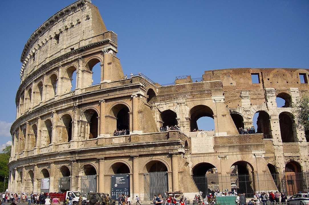 Roma, Colosseo: stop ai camion bar, il divieto diventa definitivo