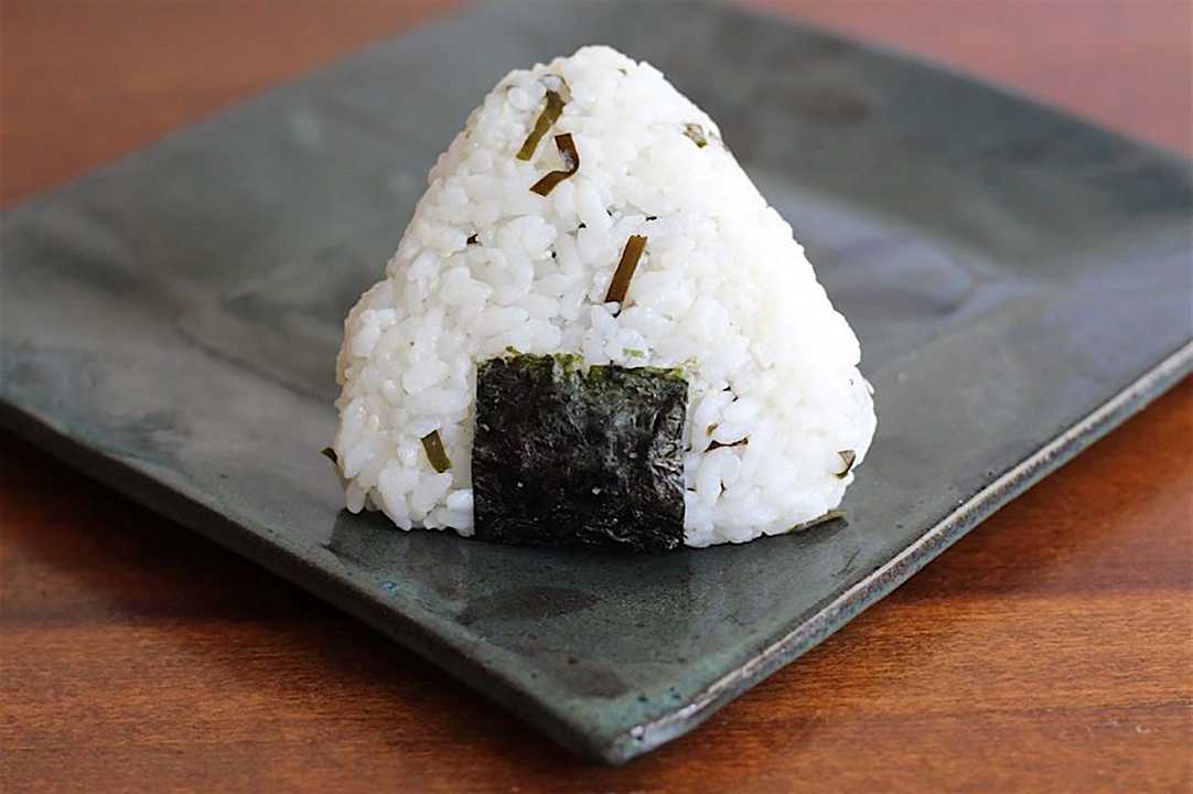 Gara di sushi: muore soffocato da un onigiri