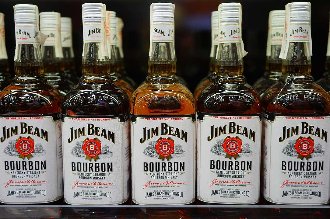 Jim Beam, 45.000 barili di bourbon in fiamme