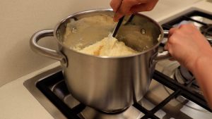 polenta bianca sul fuoco