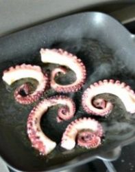 tentacoli di polpo in padella