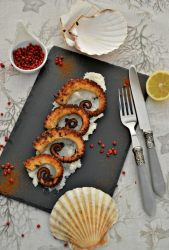 tentacoli di polpo croccante impiattati
