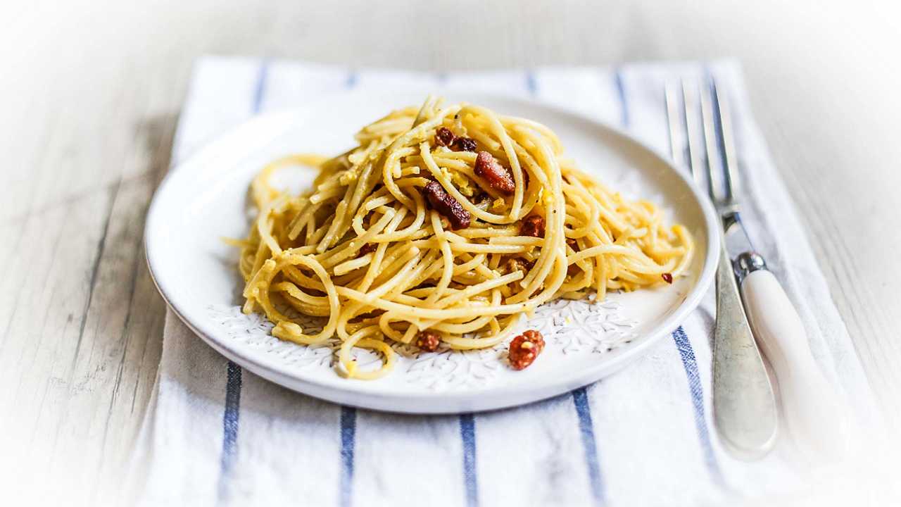 Spaghetti alla carbonara con pancetta