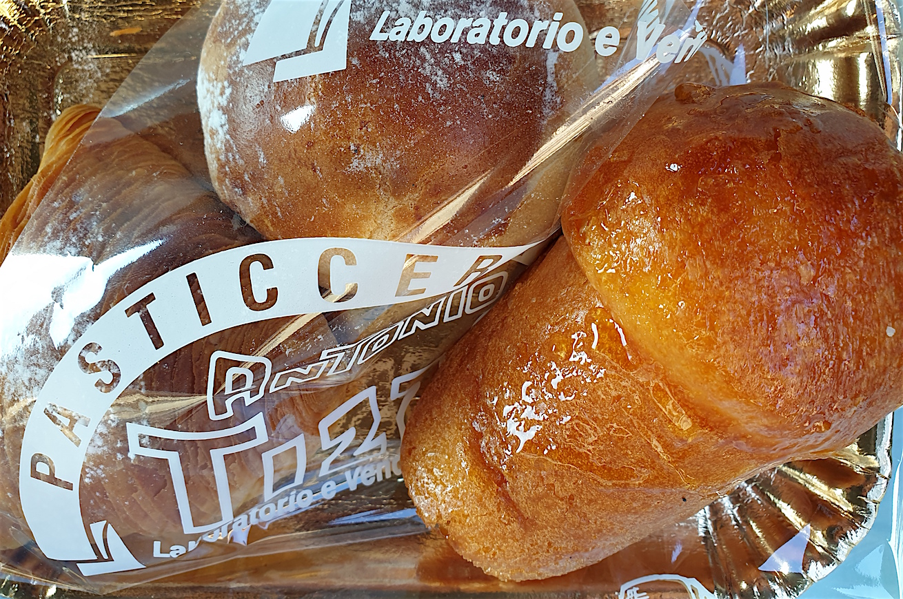 Pasticceria-Tizzano Napoli