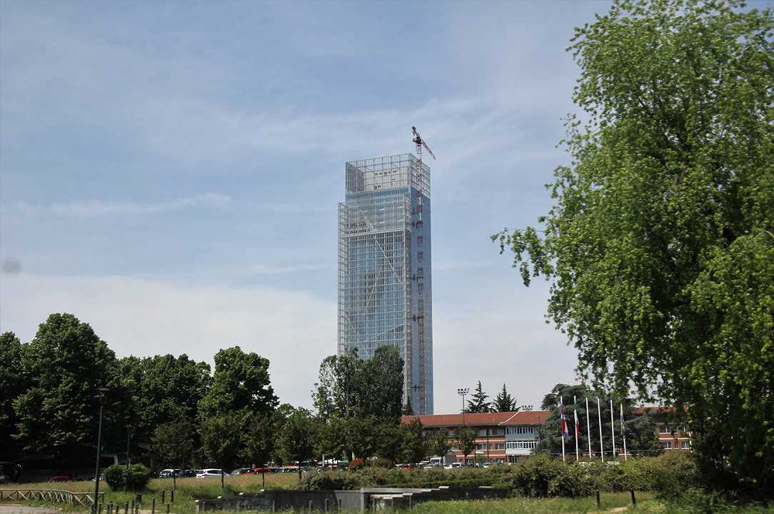 Torino: la Regione vuole un ristorante sul suo grattacielo, in costruzione dal 2011