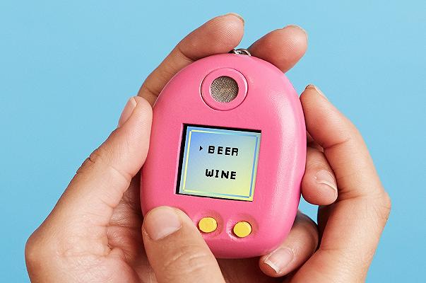 Yopparatchi, il Tamagotchi che ama gli alcolici e beve con te