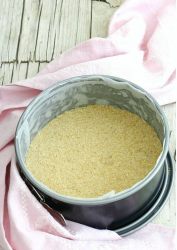 biscotti e burro sul fondo della teglia