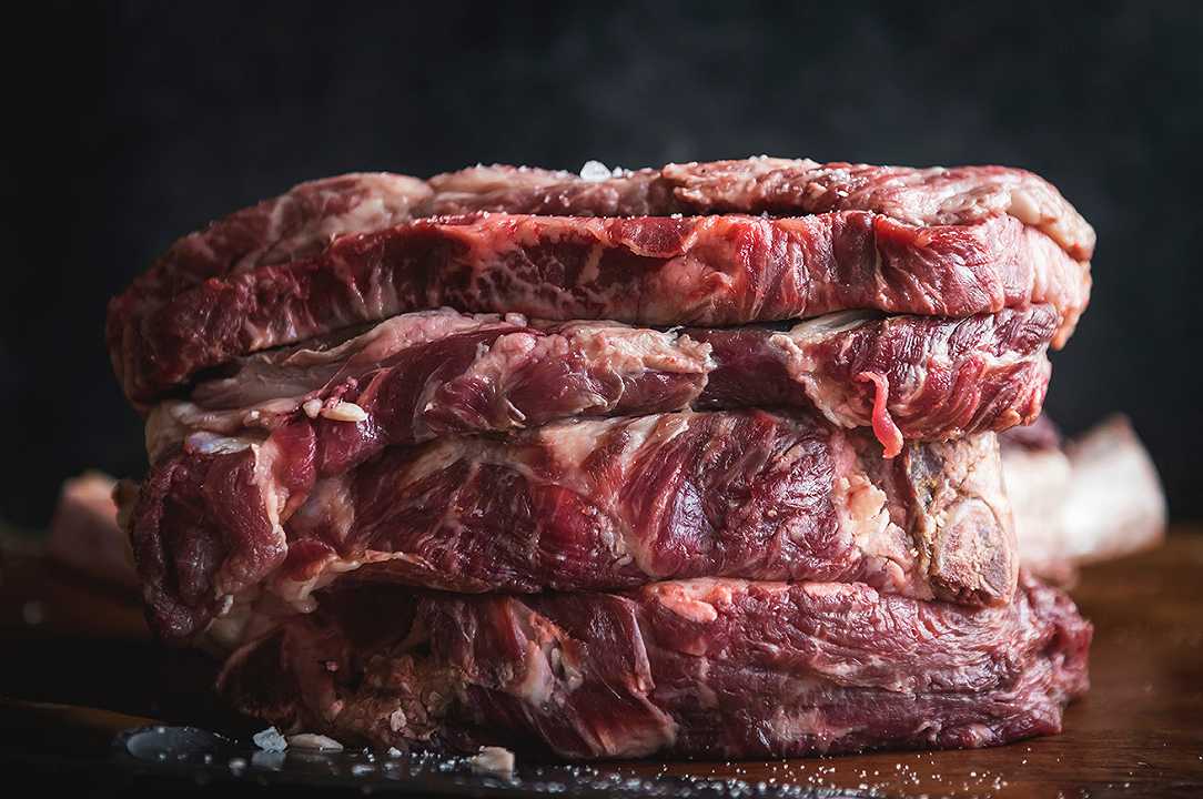 Lecce, sequestrati 100 kg di carne surgelata: multa da 20 mila euro per un locale