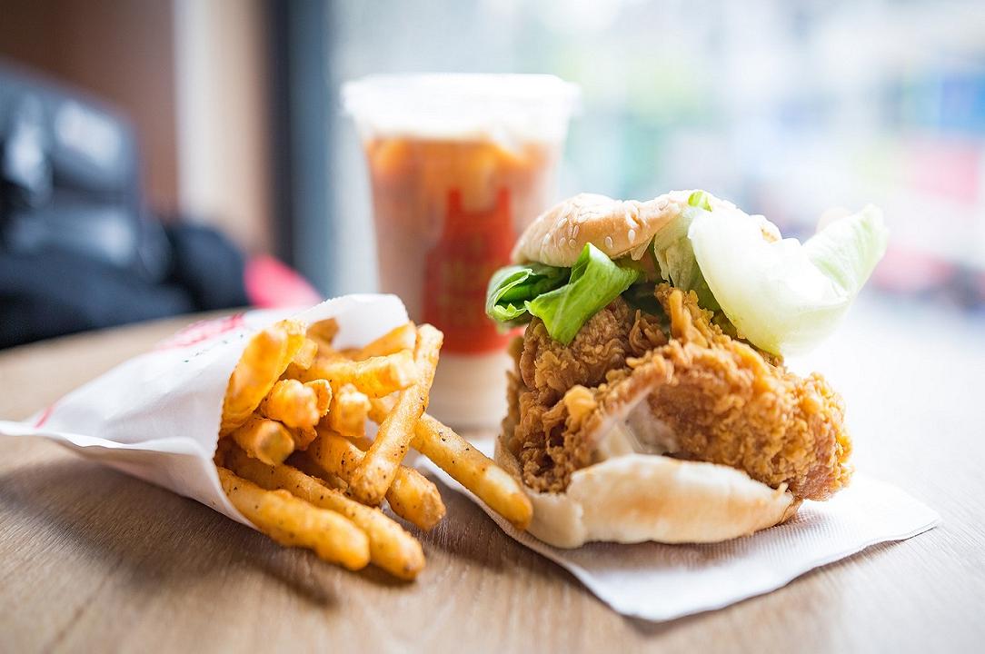 Fast food: cambiare l’ordine delle opzioni del menu può “ingannare” i consumatori