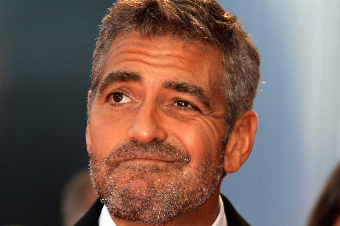 George Clooney tra mirto, pecorino e pane carasau: influencer pro Sardegna