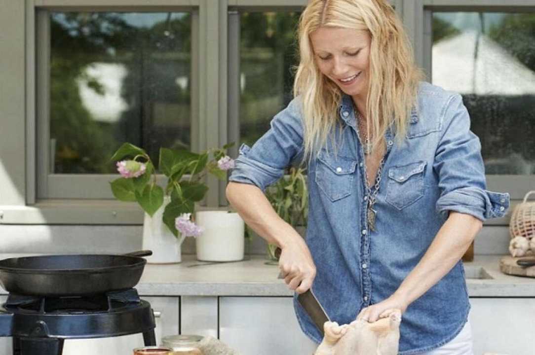 Gwyneth Paltrow: la sua dieta quotidiana, tra olio di cocco, insalate e pesce crudo