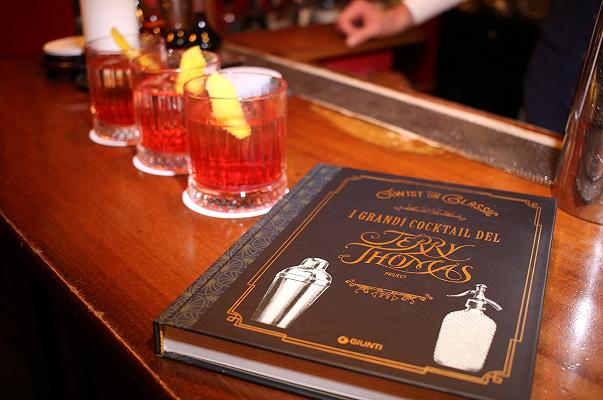 Cocktail, il primo libro del Jerry Thomas Project: Twist on classic