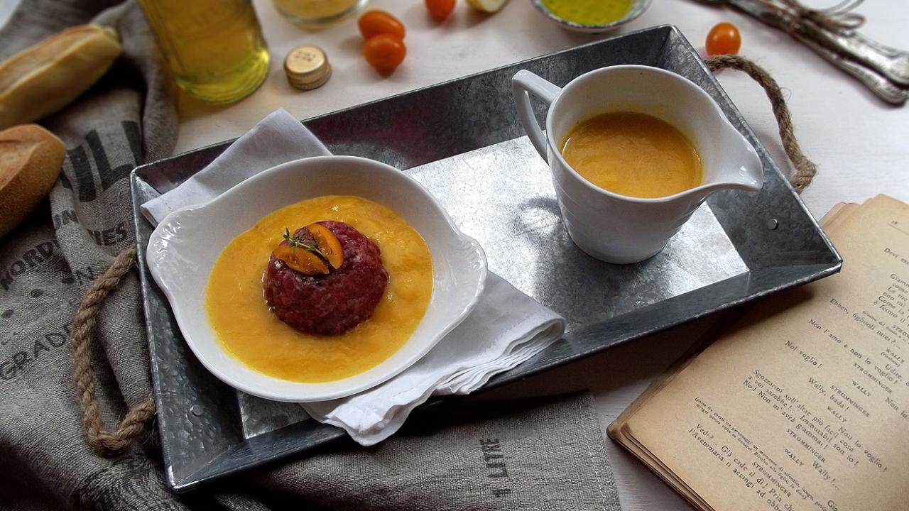 Tartare di tonno e crema di pomodorini gialli