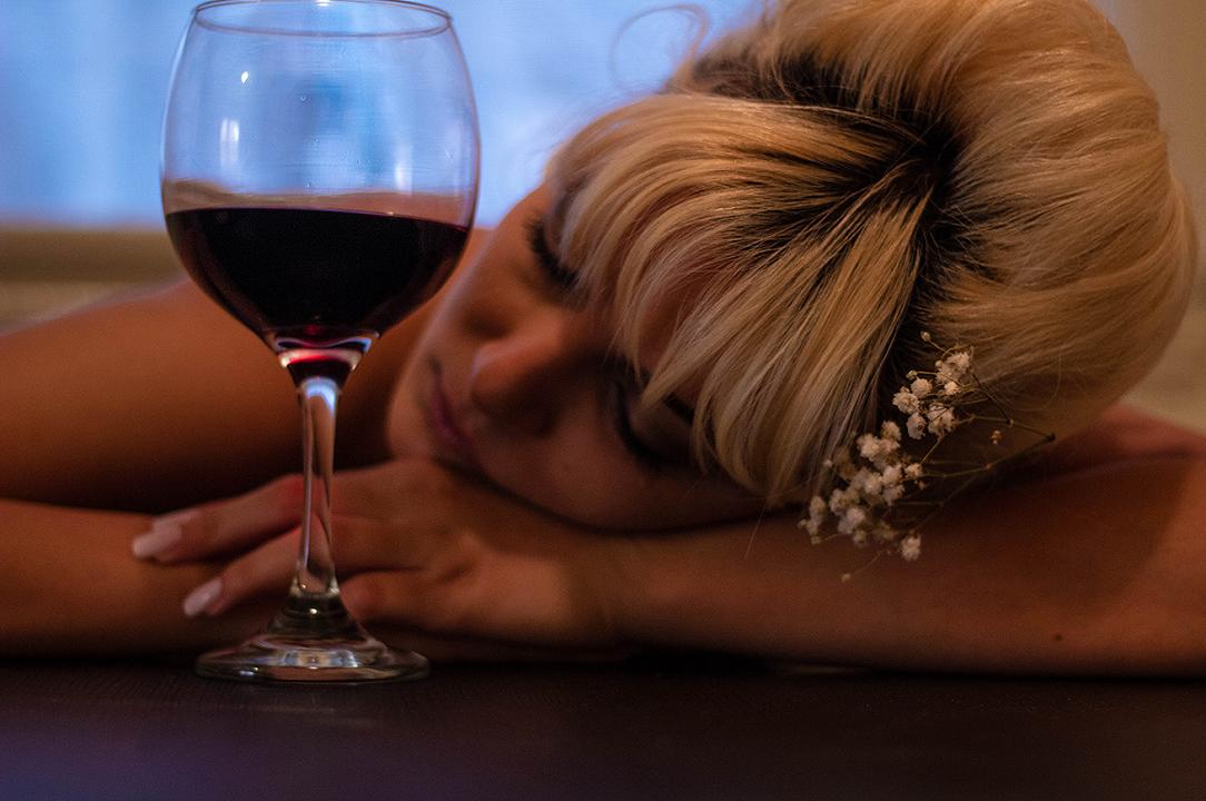 Vino rosso: davvero fa dimagrire se bevuto prima di dormire?