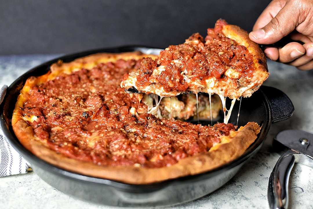 Chicago si autonomina capitale mondiale della pizza, Napoli insorge