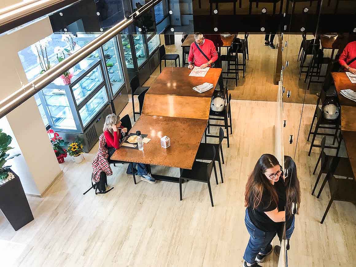 interno della pasticceria Freedom di Torino