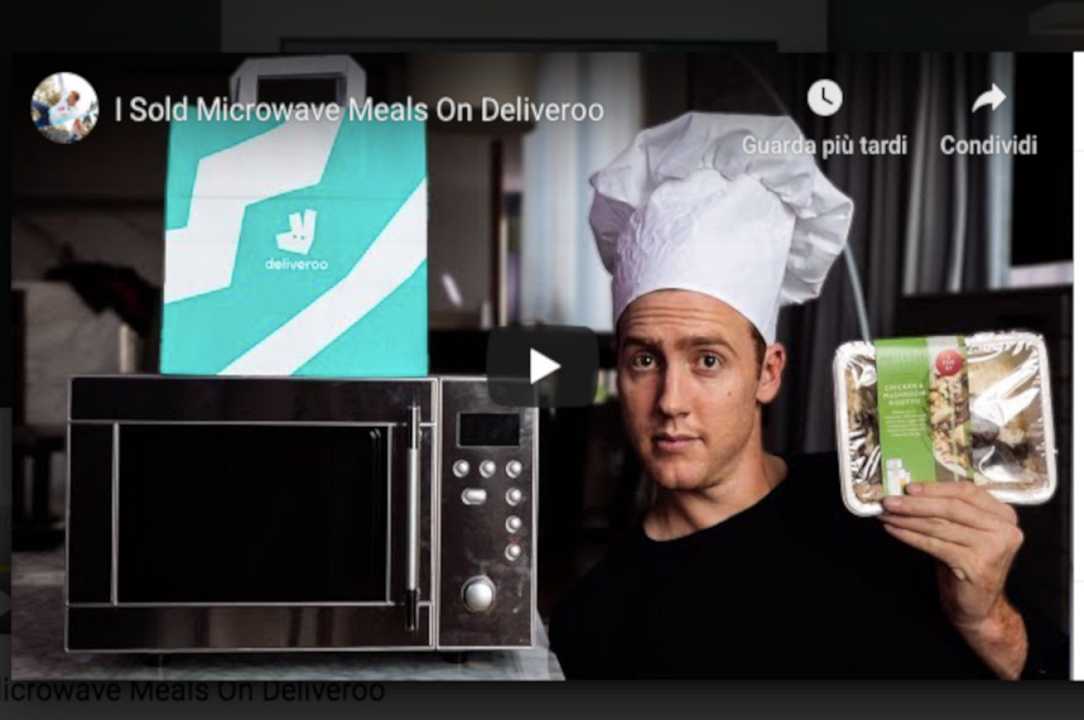 Youtuber “truffa” Deliveroo: si finge ristoratore ma vende cibo scaldato al microonde