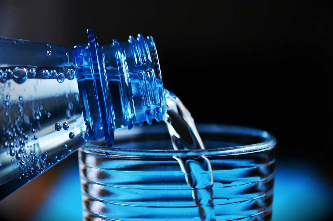 Acqua minerale naturale Sorgesana: richiamo per rischio microbiologico