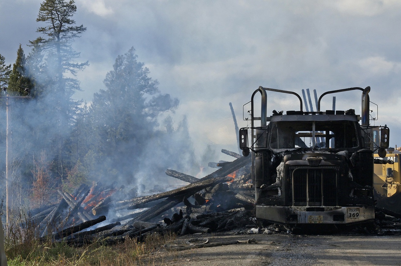 Camion incendiato