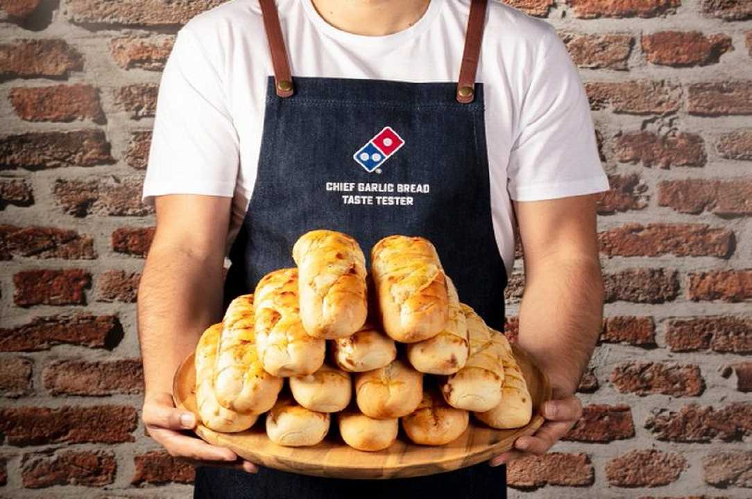 Domino’s paga 20 dollari l’ora per provare il nuovo pane all’aglio