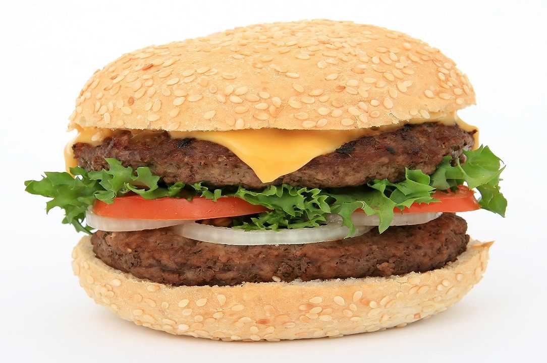 Carne: il più grande venditore al mondo si dà agli hamburger vegetali
