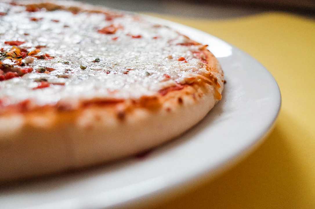 Pizza surgelata contaminata, 12enne in stato vegetativo in Francia
