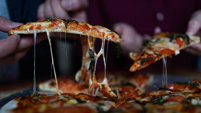 Quanto ci piace la pizza surgelata, alla faccia del lievito madre