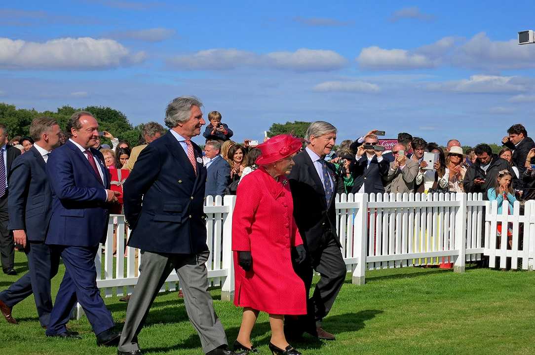 Inghilterra: la Regina Elisabetta usa forchette di seconda mano per gli ospiti