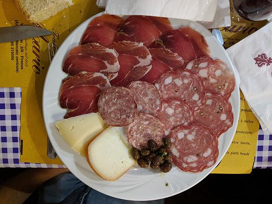 Salumi, ne mangiamo più di 10 kg all’anno a testa