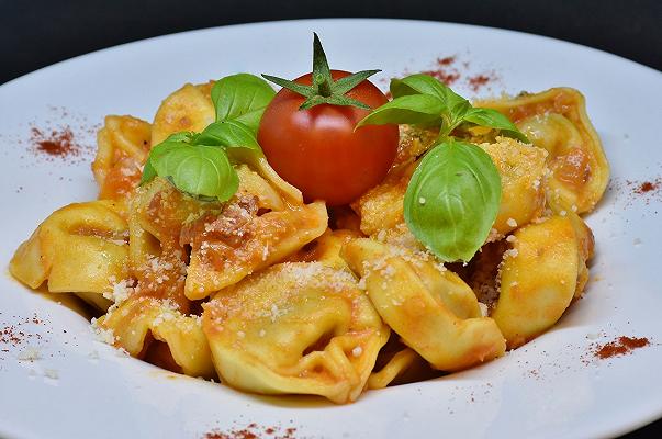 Bologna, Festa dell’Unità: tortellini contati nel piatto per evitare gli sprechi