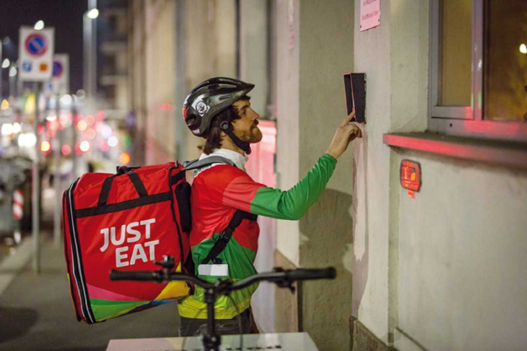 Just Eat, sciopero rider: “cibo assicurato, noi no”