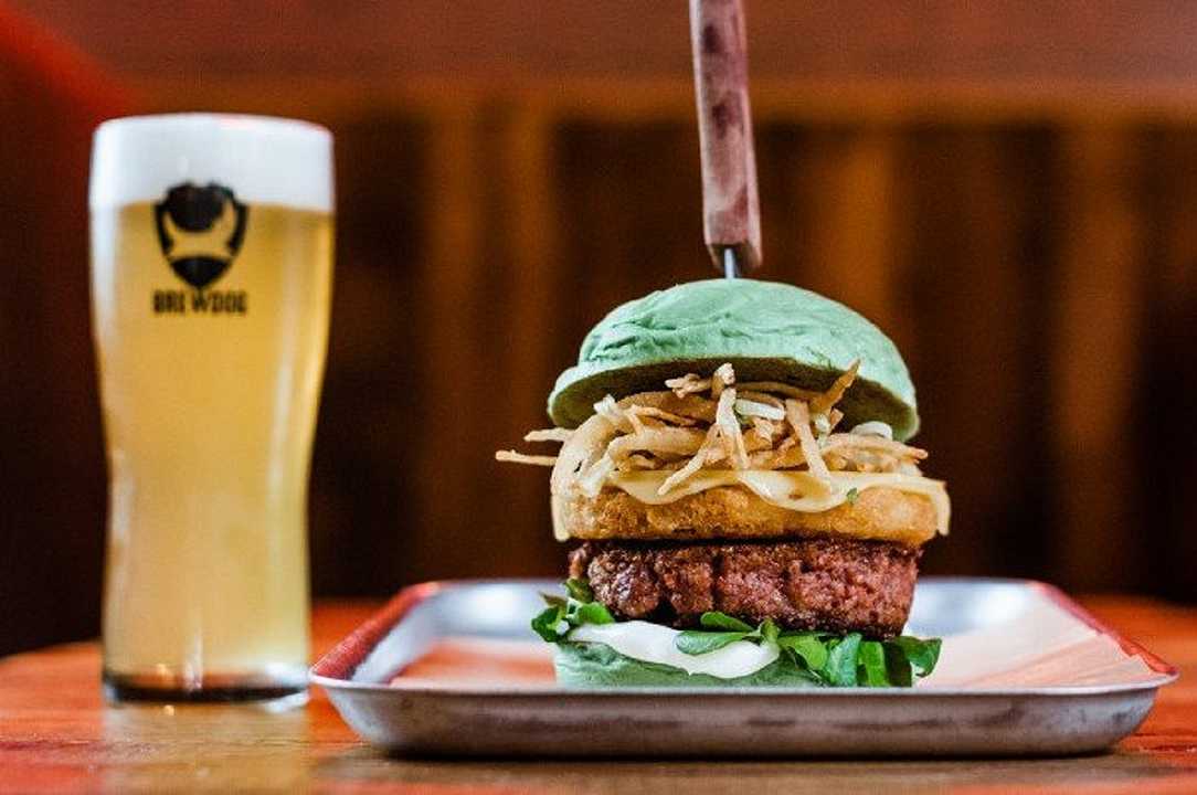BrewDog lancia l’hamburger metà di carne e metà vegano