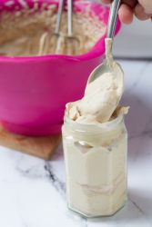 crema di caffè porzionata in bicchiere