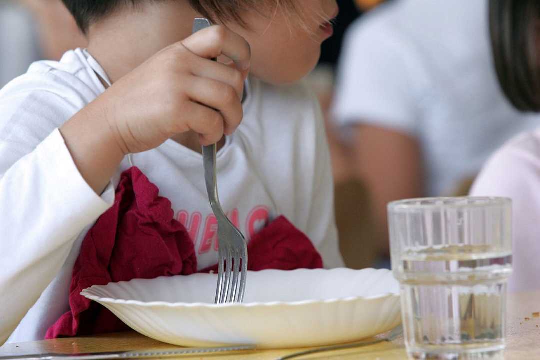 Roma, malore in mensa a scuola: bimba sarebbe morta soffocata dal cibo
