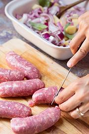Tagliate la salsiccia