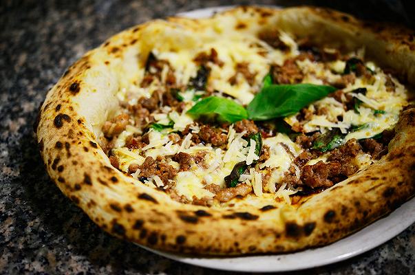 Pizza a morbillo: errore di cottura e guai per la salute? La bufala spiegata bene