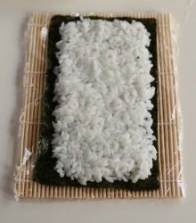 riso steso su alga nori
