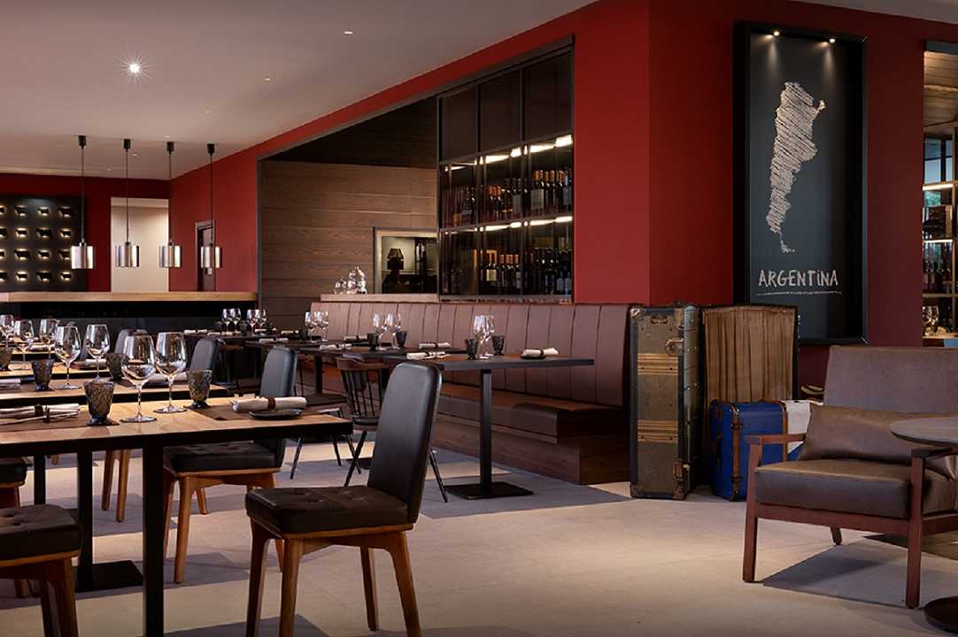 Javier Zanetti apre un nuovo ristorante a Milano: inaugurato El Patio del Gaucho