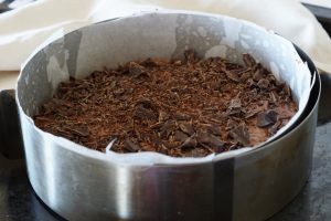 torta al cioccolato nello stampo prima della cottura