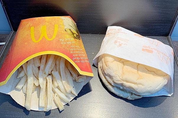 McDonald’s: l’ultimo hamburger d’Islanda compie 10 anni e non si è ancora decomposto