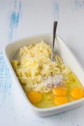 patate e uova in teglia