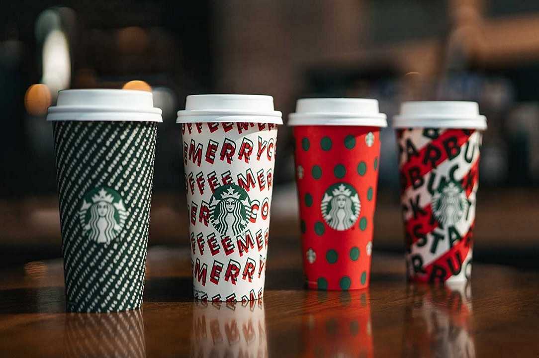 Starbucks lancia le tazze Merry Coffee, ma il web non gradisce