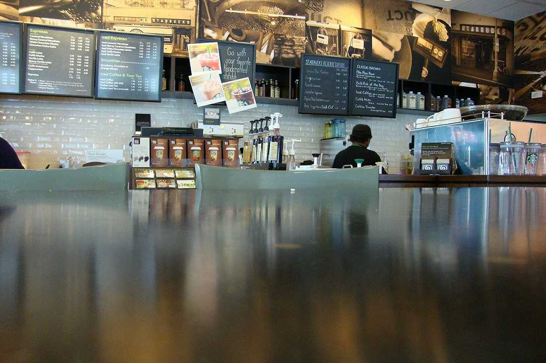 Starbucks negli USA chiuderà 16 locali per “problemi di sicurezza”