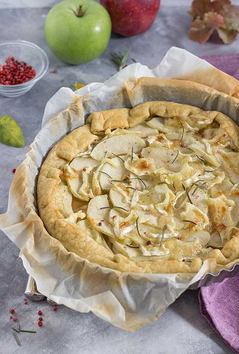 Torta con mele e brie