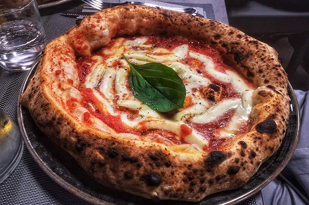 Pizzeria Reginè a Paderno Dugnano, recensione: il canotto in provincia di Milano