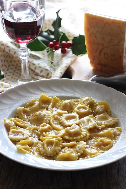 Anolini in brodo piacentini