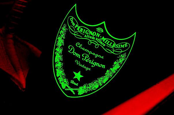 Dom Perignon comprato con il Reddito di cittadinanza: il record anomalo a Napoli?