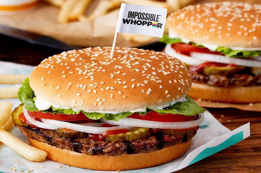 Burger King: l’Impossibile Whopper fa crescere il seno agli uomini? La nuova teoria cospirazionista