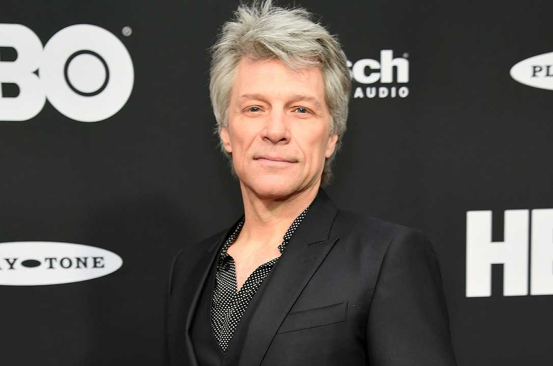 Jon Bon Jovi fa il lavapiatti nel suo ristorante, ora delivery per i poveri