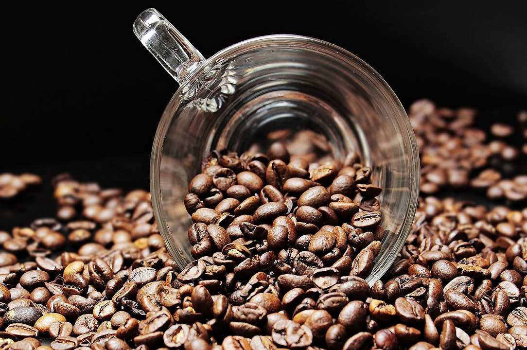 Castellamare di Stabia: scontrino da 80 euro per 9 caffè, la denuncia di un consigliere regionale